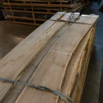 Piece sales of 52 mm unedged elm boards in a warehouse