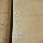 Top view of a premium edged maple board with handwritten dimensions 3100x370x52 mm.
