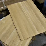 Top view of two solid-lamella oak panels overlapping each other.