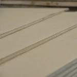 Detailed perspective view of the edges of 13 mm HDF-faced blockboards.