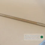 Close-up of the 18 mm HDF-faced blockboard edge showing the inner wood core and smooth HDF layers.