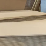 Side view of stacked 18 mm HDF-faced blockboard panels.
