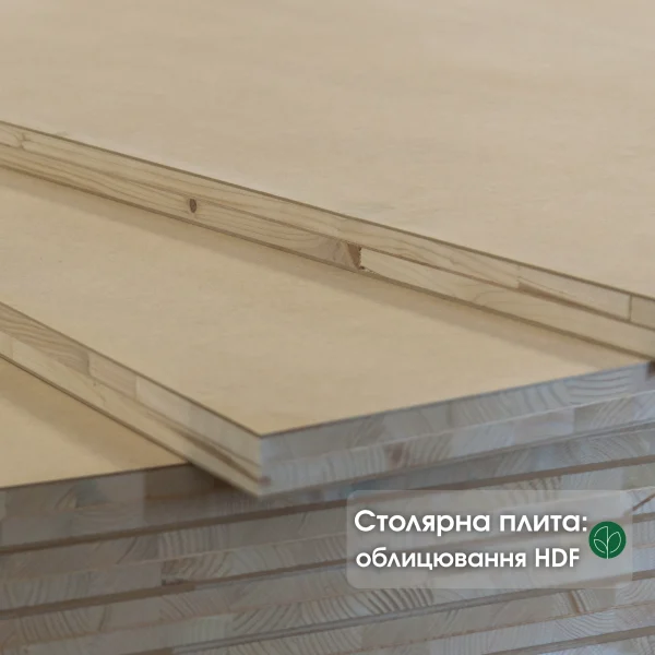 Close-up of the 38 mm HDF-faced blockboard edge showing the solid wood core and smooth HDF layers.