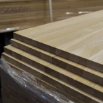 Side view of stacked oak panels showing the solid lamella end-grain structure.