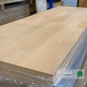 Perspective view of a 20mm finger-jointed alder furniture board showing its smooth sanded surface.