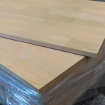 Two finger-jointed alder boards stacked offset to showcase the 20 mm thickness.