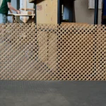 Дерев'яна декоративна решітка з дуба на складі виробника WoodWay Expert