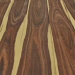Волнистый узор древесины эксклюзивного шпона гренадила