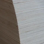 Multi-layered edge of a 4 mm FC plywood stack