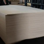 Велика палета з листами фанери ФК 3 мм сорту B/BB на складі
