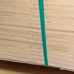 Factory packaging of FC plywood 10 mm bundle with markings