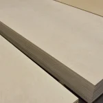 Multi-layer edge structure of birch FSF plywood 12 mm thick.