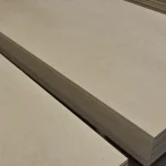 Stack of sanded FSF plywood 12 mm grade B/BB, side view.