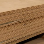 Edges and layers of 16 mm birch veneered plywood