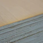 Торці листів шпонованої фанери завтовшки 10 мм