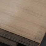 Торцевий зріз та кут листа фанери шпонованої дубом товщиною 10 мм.