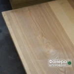 Шпонированная фанера ясень цветной 19 мм с красивой текстурой дерева.