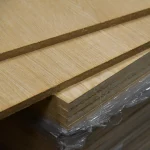 Edge and 17 mm thickness of veneered MDF board oak