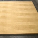 Even grain pattern of sawn oak veneer on a veneered MDF board