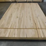 Oak wall panel with knots, 19 mm, 2070x2800 mm, close view of the grain