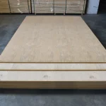 Grain of an oak wall panel, knots + rough cut, 20 mm