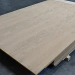 Stack of oak wall panels, knots + rough cut, 20 mm