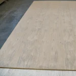 Edge of an oak wall panel, knots + rough cut, 20 mm