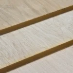 Close-up of an oak wall panel, knots + rough cut, 20 mm