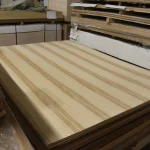 Плиты МДФ, шпонированные цветным ясенем, в палете на складе компании WoodWay Expert.