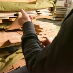 Selecting sawn acacia veneer at the WoodWay Expert warehouse