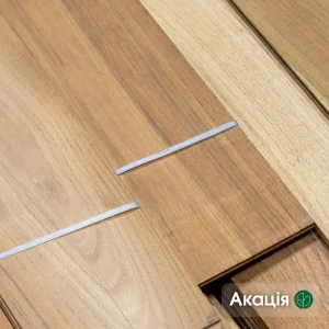 Sawn Acacia veneer sheets 2.5 mm thick tied in bundles