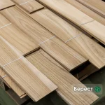 Sawn elm veneer sheets 2.5 mm thick in bundles on a pallet