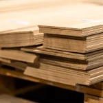 Стопки пиляного шпону дуба червоного на складі WoodWay Expert