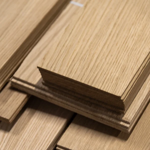 General view of sawn red oak veneer lamellas 4.5 mm