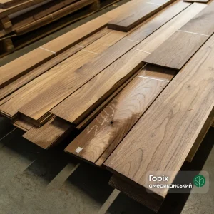 Sawn American Walnut veneer sheets 2.5 mm thick in bundles