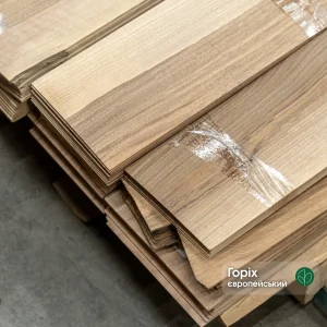 Packs of sawn European Walnut veneer 2.5 mm thick at the WoodWay Expert warehouse.