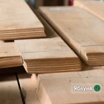 Пачки пиляного шпону яблуні завтовшки 4,5 мм на складі WoodWay Expert.