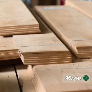 Packs of 4.5 mm sawn apple veneer at the WoodWay Expert warehouse.