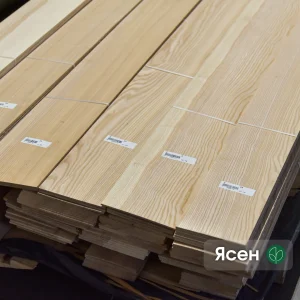 Sawn ash veneer 4.5 mm thick in bundles at the warehouse