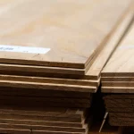 Торці пачки пиляного шпону шовковиці завтовшки 4,5 мм