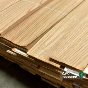 A pack of natural sliced red oak veneer 0.6 mm thick, extra grade.