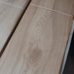 Detailed annual ring pattern on light sliced oak veneer