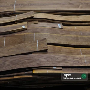 A pack of natural sliced American walnut veneer, 0.6 mm thick, grade 1.