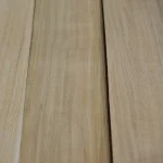 Oak veneer 1.5 mm, 2.1–3.8 m, grade 2: close view of a single sheet
