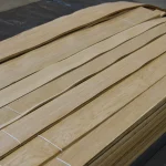 Oak veneer 1.5 mm, 2.1–3.8 m, grade 2: bundle on a pallet