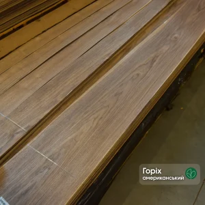 A pack of natural sliced American walnut veneer 0.6 mm thick at the WoodWay Expert warehouse.