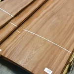 Листи струганого шпону сапелі 0,6 мм крупним планом