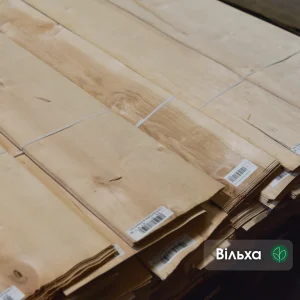 Пачки натурального струганого шпону вільхи 0,6 мм 3 гатунку на складі
