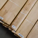 Пачки струганого шпону вільхи 0,6 мм 3 ґатунку, стягнуті стрічками