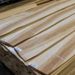 Стопка палет зі струганим шпоном вільхи 0,6 мм екстра на складі WoodWay Expert.
